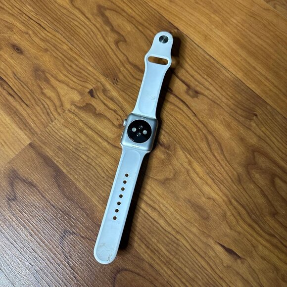 Apple Watch Series 3 Silver 38mm White Silicone Sport Band Aluminum Case - Picture 12 of 12
